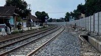 Seperti diketahui, pembangunan rel ganda ini dilakukan dari Kiaracondong hingga Cicalengka sepanjang 23,05 Km’sp dan dibagi dalam dua tahap. (Foto: Wisma Putra/detikJabar)