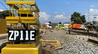 Masih ada sedikit rel yang belum menyambung ke arah Stasiun Cicalengka. (Foto: Wisma Putra/detikJabar)