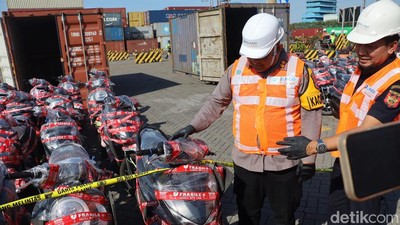 Polisi Gagalkan Pengiriman Motor-Mobil Ilegal ke Timor Leste
