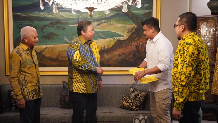 Penyerahan dukungan Golkar untuk pasangan Bobby-Surya di Pilgub Sumut 2024 (Foto; Istimewa) Penyerahan dukungan Golkar untuk pasangan Bobby-Surya di Pilgub Sumut 2024 (Foto; Istimewa)