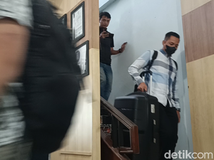 KPK Periksa 3 Pejabat Disdik Semarang Saat Penggeledahan