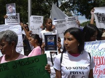 Warga Venezuela Kumpul di Kementerian Publik Peringati Hari Nelson Mandala