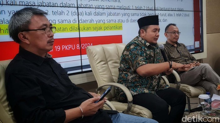 Diskusi membahas 