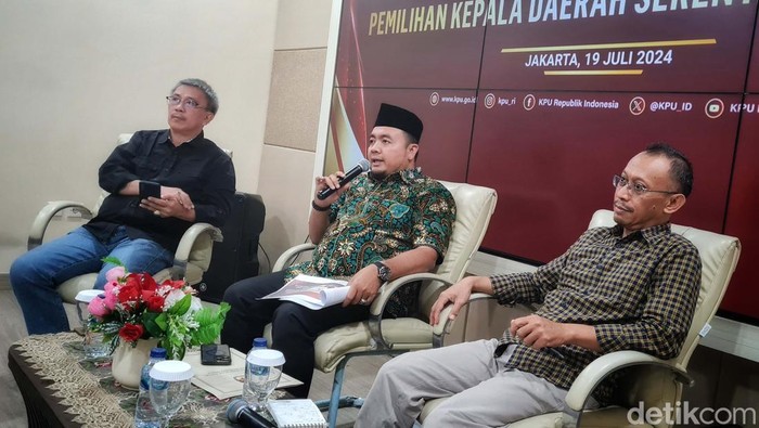 Diskusi membahas 