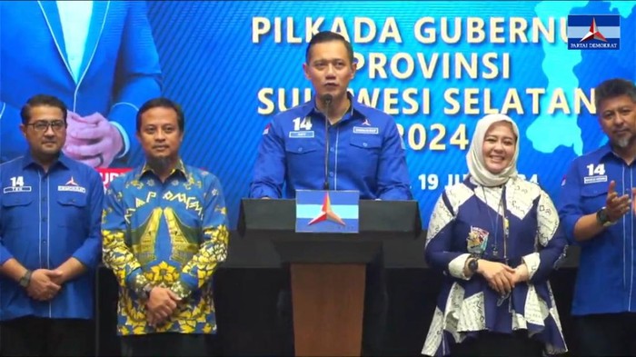 Mantan Gubernur Sulawesi Selatan (Sulsel) Andi Sudirman Sulaiman (ASS) menerima rekomendasi dari DPP Demokrat untuk maju di Pilgub Sulsel 2024.