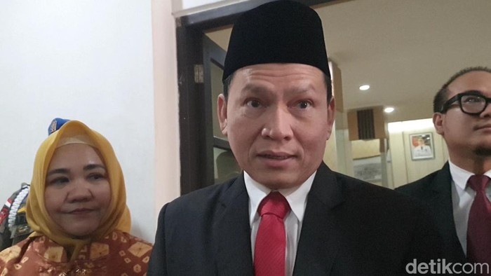Pajak kendaraan yang selama ini dikelola Pemprov Sumatera Selatan (Sumsel) akan beralih ke kabupaten/kota. Itu membuat APBD Sumsel yang bersumber dari pajak daerah berkurang Rp 2,34 triliun.