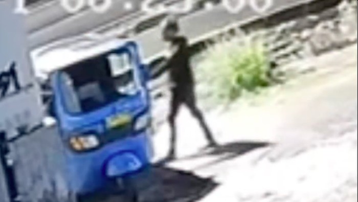 Polisi menangkap 7 orang sindikat pencurian dan penadah bajaj. Korban tak langsung lapor polisi karena mengira bajajnya dipakai untuk mainan anak-anak. (dok Jatanras Polda Metro Jaya)
