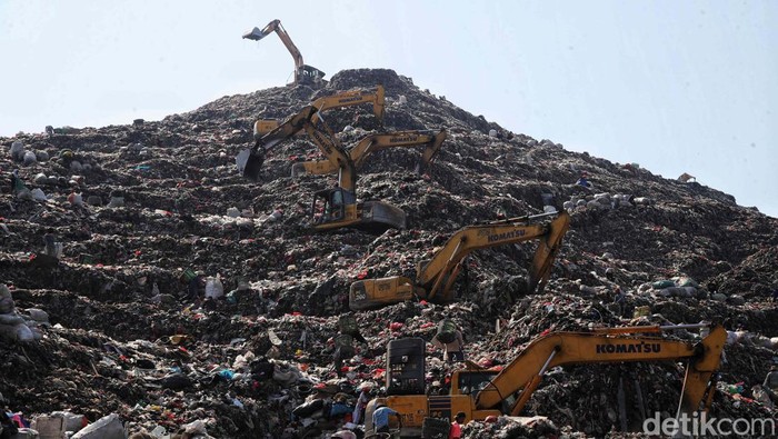 Potret Gunung Sampah Bantar Gebang yang Kian Mengkhawatirkan Sampah di Tempat Pengolahan Sampah Terpadu Bantar Gebang kian mengkhawatirkan. Tumpoukan sampah di lokasi itu kian menggunung tinggi.