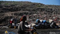 Jakarta menjadi penyumbang sampah terbesar di TPST Bantar Gebang dengan menghasilkan 15.000 ton sampah setiap hari.