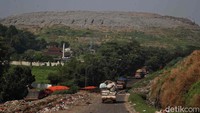 Begini pemandangan gunung sampah di Tempat Pengolahan Sampah Terpadu Bantar Gebang, Bekasi, Selasa (16/7/2024).