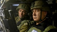 Selama kunjungannya ia bertemu dengan perwira senior militer dan mengunjungi posisi pengamat yang menghadap Koridor Philadelphi. 