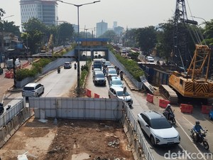 Warga Keluhkan Klakson Berisik Saat Macet Imbas Proyek LRT: Ada yang Berantem