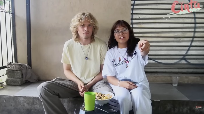 Pulang ke Jakarta, Cinta Kuya Ajak Pacar Bule Jajan Bubur Gerobakan