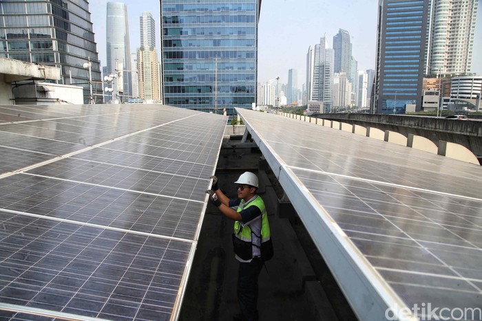 Pemerintah Indonesia menargetkan bauran energi baru terbarukan atau EBT mencapai 23 persen pada 2025. Meski sulit upaya untuk itu terus dikejar.