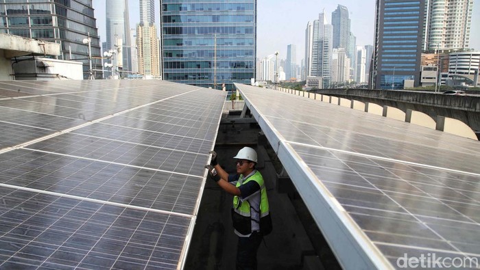 RI Kejar Target Bauran Energi Baru Terbarukan Pemerintah Indonesia menargetkan bauran energi baru terbarukan atau EBT mencapai 23 persen pada 2025. Meski sulit upaya untuk itu terus dikejar.
