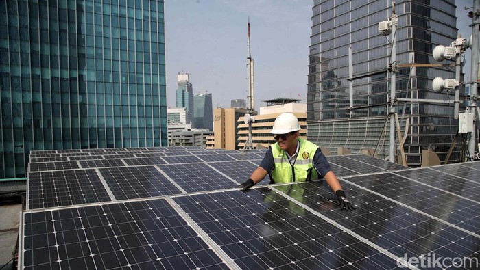 Pemerintah Indonesia menargetkan bauran energi baru terbarukan atau EBT mencapai 23 persen pada 2025. Meski sulit upaya untuk itu terus dikejar.