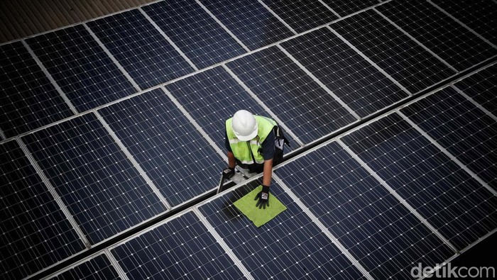 RI Kejar Target Bauran Energi Baru Terbarukan Pemerintah Indonesia menargetkan bauran energi baru terbarukan atau EBT mencapai 23 persen pada 2025. Meski sulit upaya untuk itu terus dikejar.