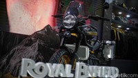 All-New Himalayan tetap memiliki kombinasi roda depan 21 inci dan roda belakang 17 inci yang telah terbukti, dengan velg aluminium dan ban khusus yang baru untuk cengkeraman kuat serta handling dan stabilitas yang sangat baik di kondisi on-road maupun off-road.  