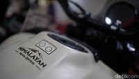 The All-New Himalayan 450 dipasarkan dalam beberapa varian dan harga, seperti berikut: base variant (Rp 151 juta), pass variant (Rp 156,5 juta), summit variant (Rp 159,6 juta), dan summit tubeless variant (Rp 162,5 juta) OTR Jakarta.   