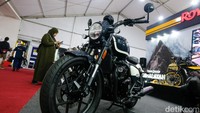 Royal Enfield All New Himalayan 450 dan Shotgun 650 dipamerkan dalam ajang GIIAS 2024 yang berlangsung di ICE BSD City, Tangerang.  