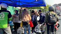 Meskipun tak ada namanya, tetapi lapak menu sarapan ini selalu ramai digeruduk pembeli. Bahkan sampai viral di media sosial. Foto: detikcom/Riska Fitria