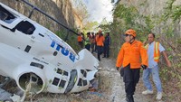 Selang 4 menit setelah lepas landas atau pukul 14.37 Wita, heli itu dilaporkan jatuh. Basarnas Denpasar memperoleh informasi adanya heli jatuh pukul 15.25 Wita.