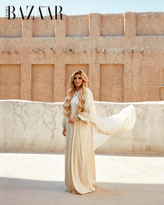 Suami tersayang, karena kamu sibuk bersama yang lain, aku di sini mengumumkan perceraian kami. Aku menceraikanmu, aku menceraikanmu, aku menceraikanmu. Selamat tinggal, mantan istrimu, tulisnya. Foto: Instagram @hhshmahra