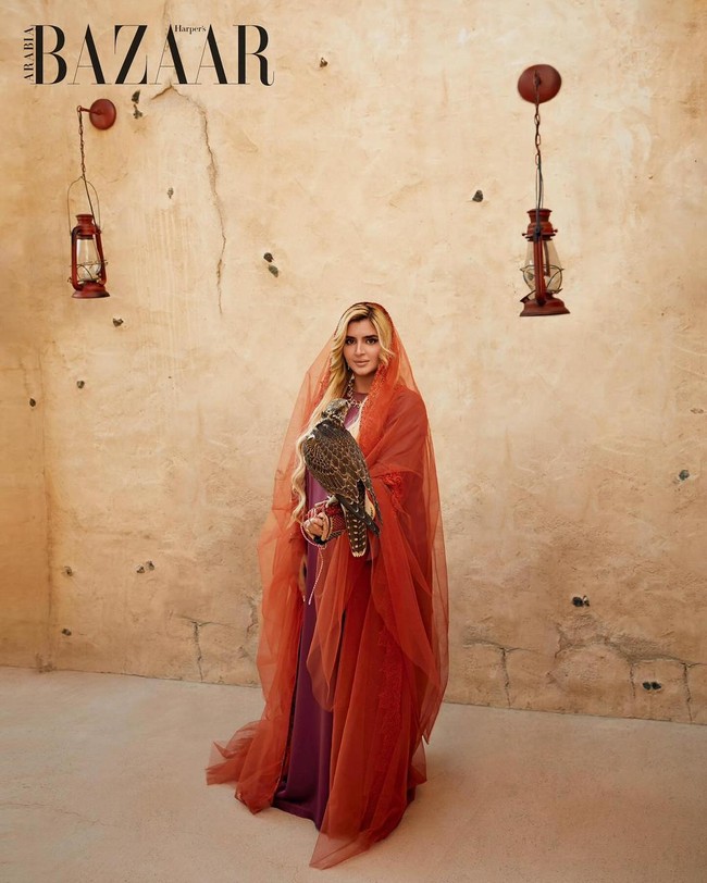 Hal tersebut menjadi sorotan netizen terlebih Sheikha Mahra diketahui belum lama menikah dengan suaminya, Sheikh Mana bin Mohammed bin Rashid bin Mana Al Maktoum yang juga anggota keluarga penguasa Dubai.  Foto: Instagram @hhshmahra