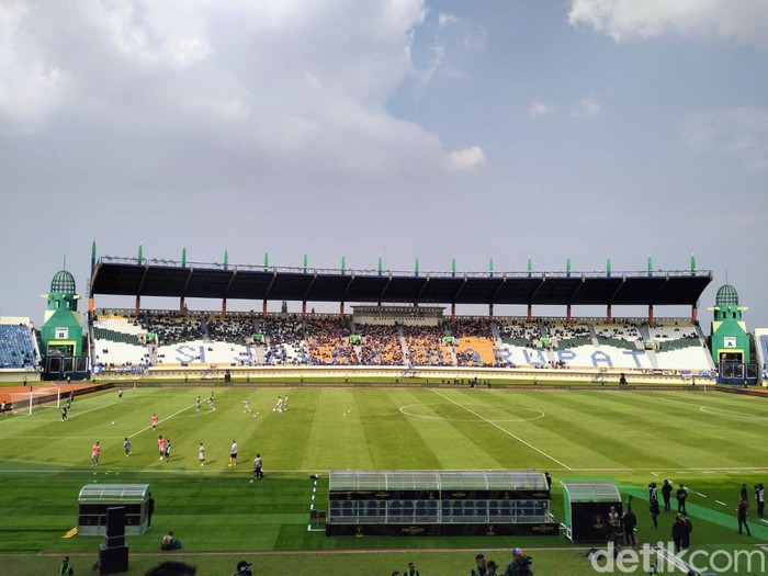Suasana Stadion Si Jalak Harupat.