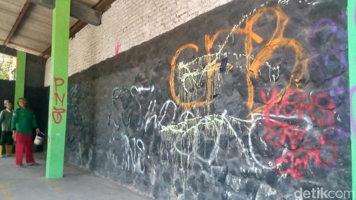 Taman Gayamprit Klaten jadi sasaran vandalisme. Foto diunggah Jumat (19/7/2024).