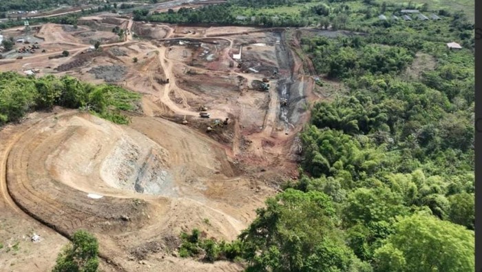 Tangkal Banjir di Makassar, Bendungan Rp 4,1 Triliun Dibangun Kementerian Pekerjaan Umum dan Perumahan Rakyat (PUPR) memulai pembangunan Bendungan Jeneleta di Kabupaten Gowa, Sulawesi Selatan (Sulsel). Bendungan dibangun untuk mengoptimalkan pengendalian banjir di Kota Makassar yang selama ini mengandalkan Bendungan Bili-Bili berkapasitas 375 juta meter kubik (m3) yang selesai dibangun pada 1997.