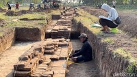 Struktur pagar sisi utara ini, memiliki panjang totalnya sekitar 190 meter dari timur ke barat. Terdapat 5 bagian menonjol yang diduga sebagai pilar. Jarak antar pilar 40 meter.