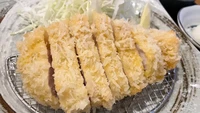 Penggemar tonkatsu pastikan tidak melewatkan kreasi unik ini ya! Tonkatsu Wakaha berlokasi di Fukuoka-ken, Fukuoka-shi, Chuo-ku, Tenjin 1-15-36, Tenjin A Building 1/2F. Foto: Sora News 24