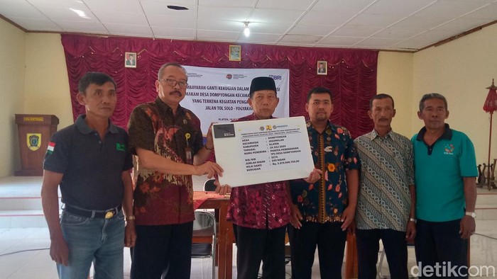 Pencairan UGR makam Desa Dompyongan, Kecamatan Jogonalan Klaten.