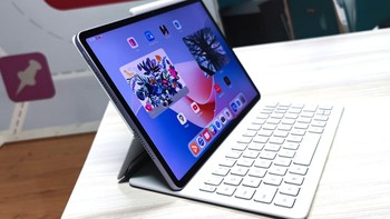 Huawei MatePad 11.5 S memiliki resolusi 2.8K pada kerapatan piksel 291 ppi dan refresh rate adaptif 144Hz. Dengan begitu, pengalaman menonton dan main game dengan perangkat yang satu ini bisa dibilang mulus-mulus. Foto: Rizqy Nur Amalia/detikINET