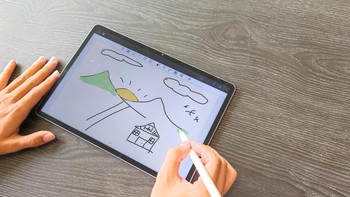 Huawei MatePad 11.5 S punya aplikasi GoPaint. GoPaint dilengkapi dengan 100 lebih preset brush mulai oil painting, inking, dan lain sebagainya, serta lebih dari 70 brush setting. Kita bisa berkreasi melukis dan menggambar. Foto: Rizqy Nur Amalia/detikINET