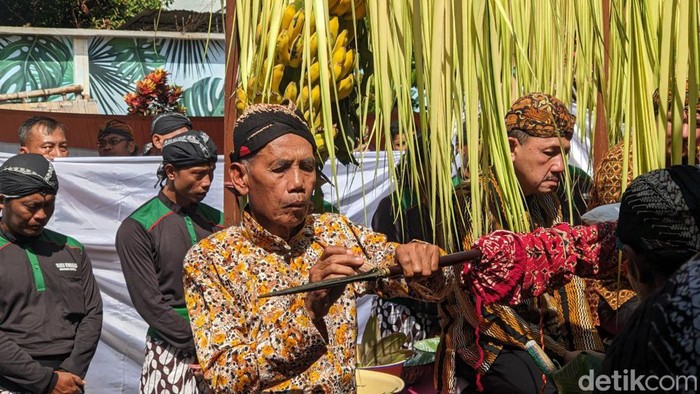 upacara adat jamasan pusaka tombak Kiai Upas