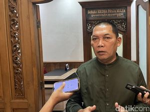 Cawalkot Solo Teguh Prakosa Dilaporkan ke Bawaslu soal Dugaan Bagi-bagi Uang