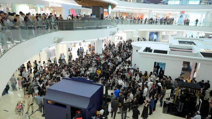 Sebuah pameran yang menunjukkan Kemegahan ‘The House Within’ karya Lifetime Design ada di tengah atrium utama pusat perbelanjaan Senayan City, Jakarta. Ada apa sih?