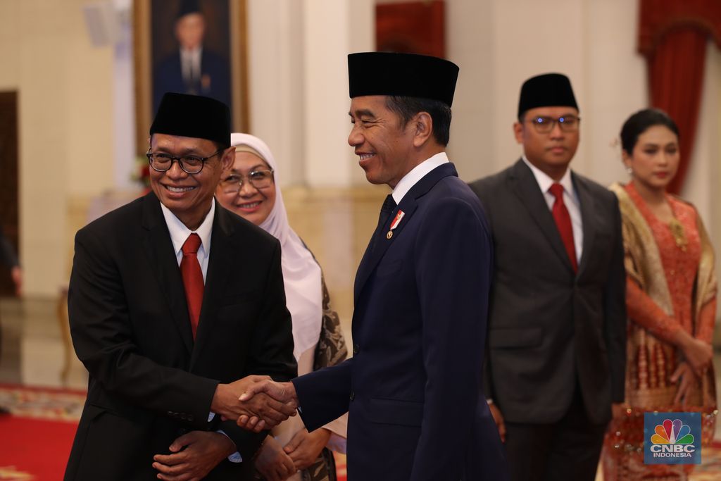 Yuliot (Deputi Bidang Pengembangan Iklim Penanaman Modal BKPM) sebagai Wakil Menteri Investasi/ Wakil Kepala BKPM saat Pelantikan berlangsung di Istana Kepresidenan, Jakarta, Kamis (18/7/2024). (CNBC Indonesia/Tri Susilo)