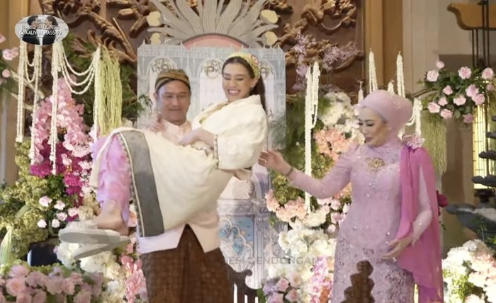 Aaliyah Massaid Momen siraman Aaliyah Massaid