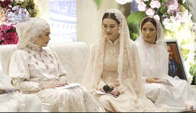 Begini suasana pengajian Aaliyah Massaid dan Thariq Halilintar yang diwarnai momen haru. Foto: dok. Channel YouTube Thariq Halilintar