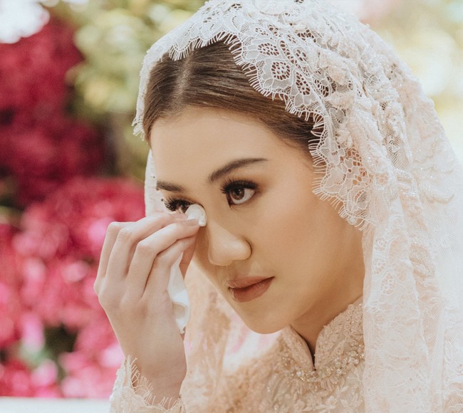 Saat pengajian, Aal ditemani ibunya juga dua saudaranya. Hadir pula ibu sambungnya, Angelina Sondakh. Foto: Instagram