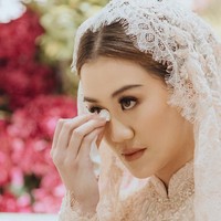 Saat pengajian, Aal ditemani ibunya juga dua saudaranya. Hadir pula ibu sambungnya, Angelina Sondakh. Foto: Instagram