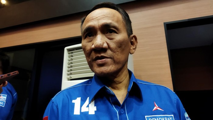 Ketua Badan Pemenangan Pemilu (Bappilu) Partai Demokrat, Andi Arief, di kantor DPP Partai Demokrat, Menteng, Jakarta Pusat, Sabtu (20/7/2024).