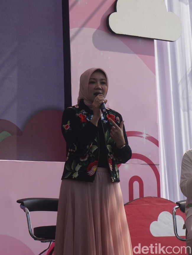 Dalam kesempatan yang sama, Atalia juga bicara soal remaja muda yang melewati masa pubertas dan tantangan globalisasi saat ini. Menurutnya, mereka harus jadi karakter yang tangguh dan menjadi panutan. Foto: Septian Bima Bagaskara/DetikJabar