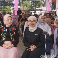 Di momen audisi Emeron Hijab Hunt 2024 di Bandung juga dihadiri oleh Atalia Praratya. Istri Ridwan Kamil ini datang untuk memberikan apresiasi dan semangat bagi para peserta.  Foto: Septian Bima Bagaskara/DetikJabar