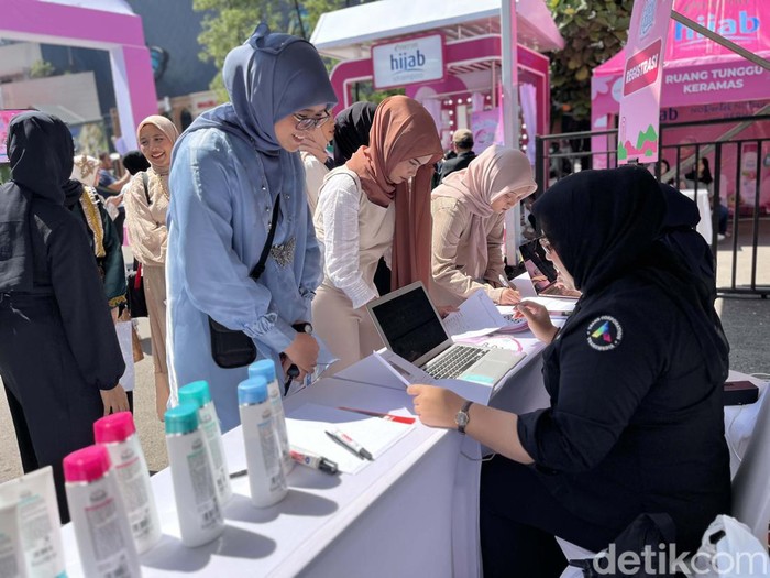 Suasana audisi Emeron Hijab Hunt 2024 di Parkir Barat Trans Studio Mall, Bandung, Jawa Barat, Sabtu (20/7/2024) mulai pukul 10.00 WIB.
