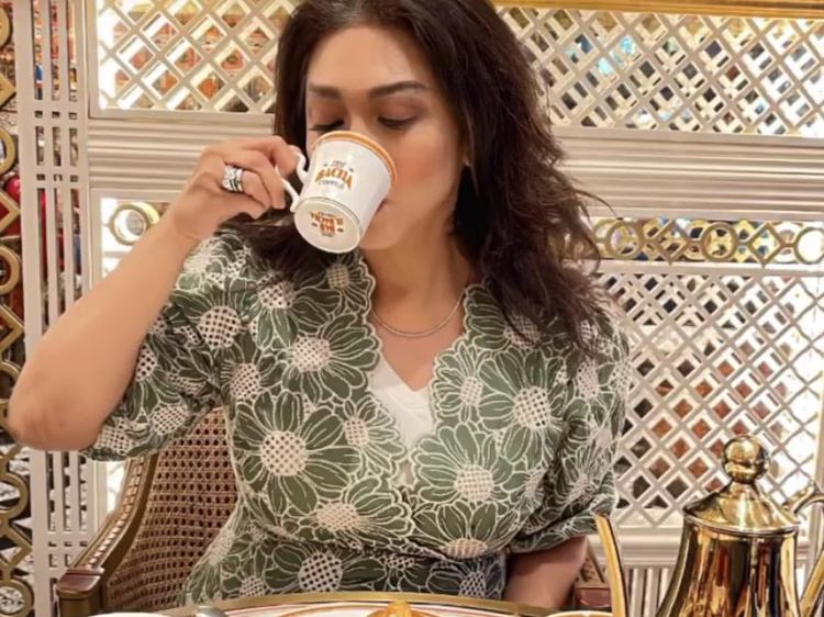 Keseruan Bella Saphira Saat Ngopi di Jogja hingga Singapura