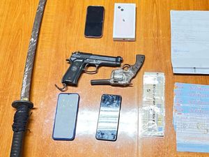 Polisi Sita 2 Senpi-Samurai saat Tangkap Perampok Bidan di Dumai
